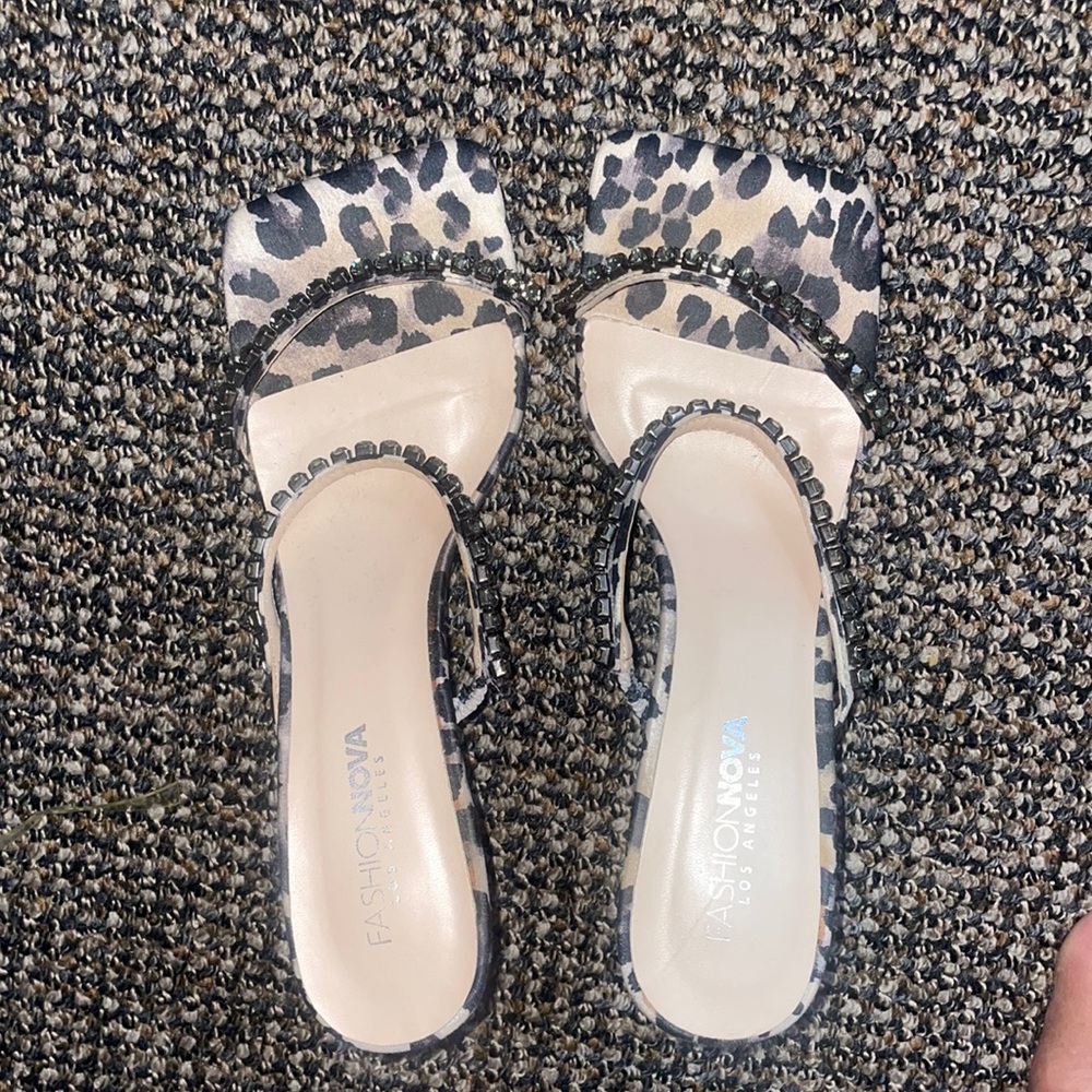 Fashion nova- Vana jeweled Sandal heel